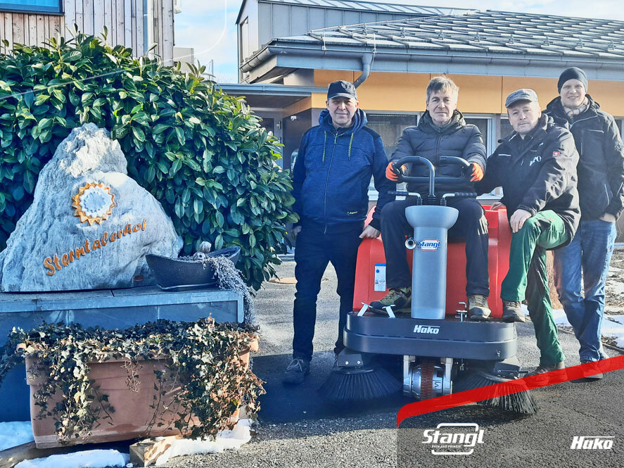 an das Kinderhospiz Sterntalerhof in Loipersdorf wurde eine neue Kehrmaschine von Stangl zum Sonderpreis übergeben