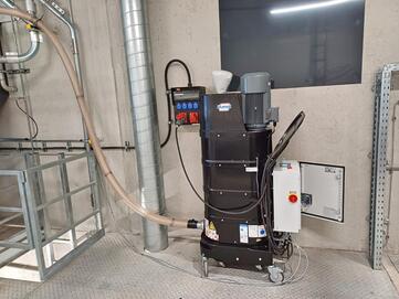Ruwac Industriesauger im Heizwerk installiert und an stationären Vorabscheider angeschlossen