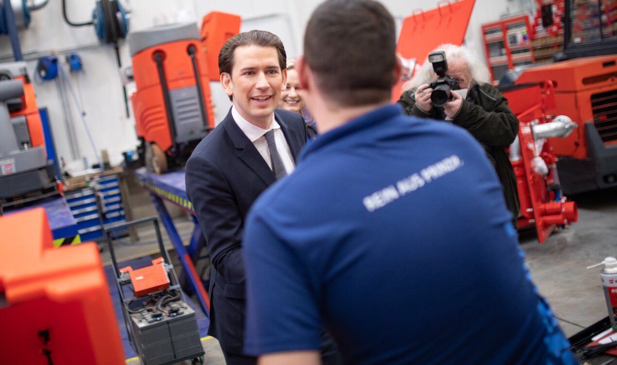 Bundeskanzler Sebastian Kurz besucht Stangl Reinigungstechnik in Straßwalchen
