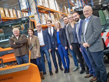 Bundeskanzler Sebastian Kurz besucht Stangl Reinigungstechnik in Straßwalchen