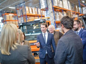 Bundeskanzler Sebastian Kurz besucht Stangl Reinigungstechnik in Straßwalchen