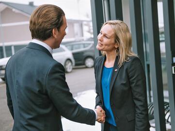 Bundeskanzler Sebastian Kurz besucht Stangl Reinigungstechnik in Straßwalchen