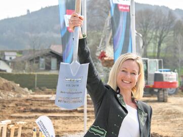Stangl baut neues Logistik- und Werkstättenzentrum Spatenstich