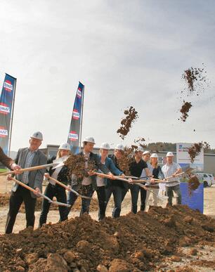 Stangl baut neues Logistik- und Werkstättenzentrum Spatenstich