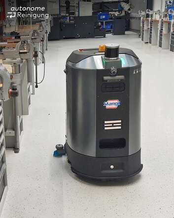 autonomer Reinigungsroboter Cenobots L4 von Stangl, reinigt selbstständig im Lager und anderen Bereichen