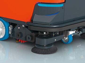 Autonome Bodenreinigungsmaschine Hako B75i von Stangl mit Walzenbürste  und Seitenbesen ermöglichen Nassreinigung und Kehren in einem Arbeitsgang. 