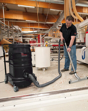 Leistungsstarker kompakter Ruwac Industriesauger mit Taschenfilter von Stangl 