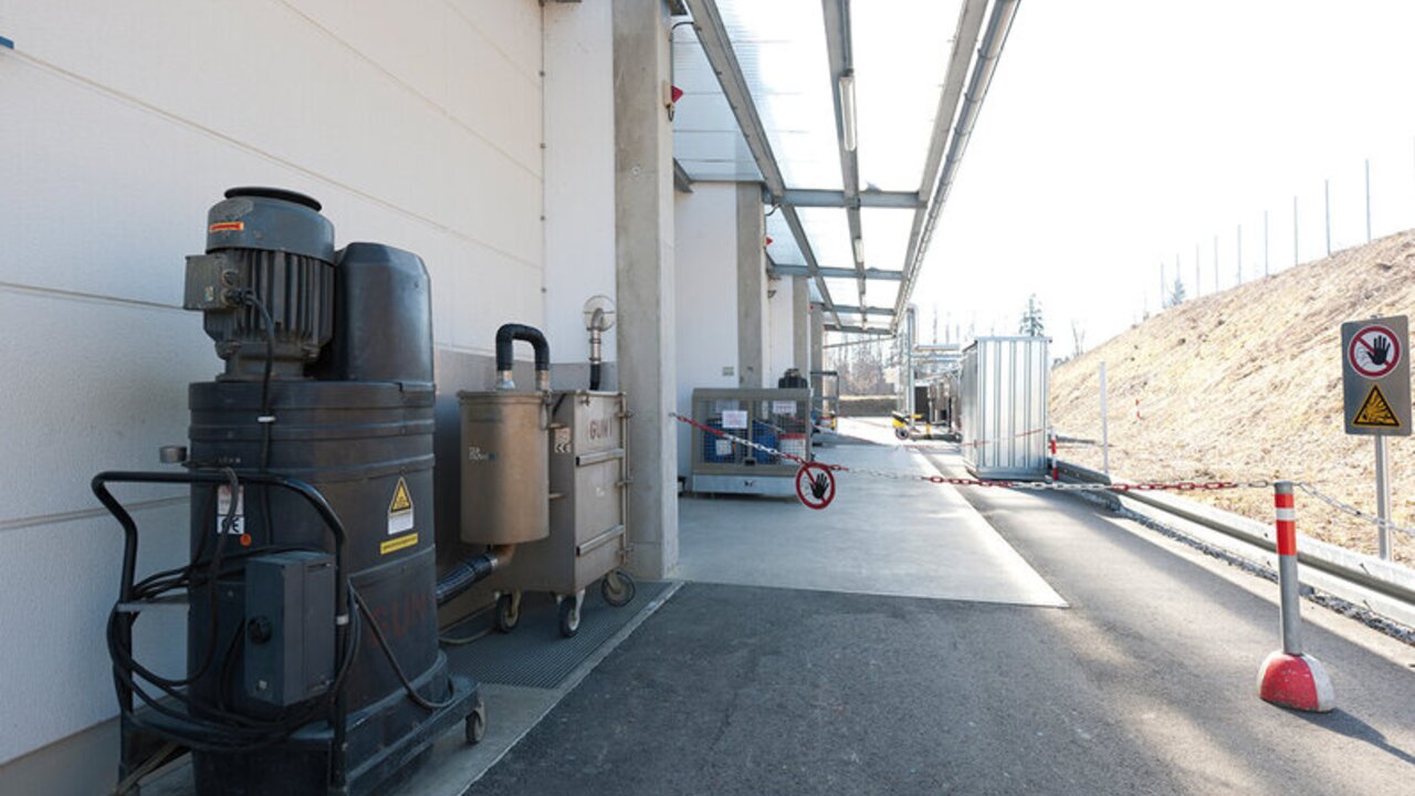 Nassabscheider Ruwac NA250 von Stangl saugt Explosivstäube