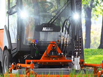 Geräteträger Hako Citymaster 650 von Stangl, zum Mähen von Grünflächen und Sportplätzen und mehr kommunalen Anwendungsbereichen