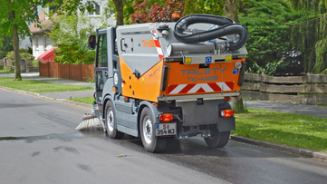 Multicar M29 mit Trilety Straßenkehrmaschine