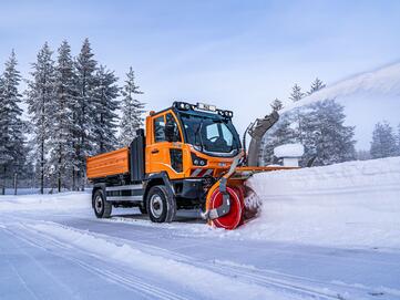 Winterdienst mit dem Multicar M41 mit Schneefräse