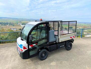 Goupil G4 von Stangl mit geräumiger 1,20 m breiter Kabine mit Panoramasicht für maximalen Komfort. | © Goupil