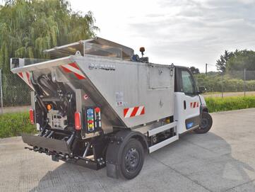 Goupil G6 Elektrotransporter mit Entsorgungsaufbau bei umweltfreundlicher Abfallentsorgung | © Goupil