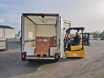 Goupil G6 Elektrotransporter mit Kastenaufbau, emissionsfrei und großem Ladevolumen im Einsatz | © Goupil