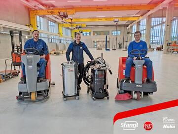 drei neue Reinigungsmaschinen von Stangl zur Unterhaltsreinigung übergeben