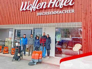 Stangl Kunden übernehmen einen neuen Industriesauger in St. Johann