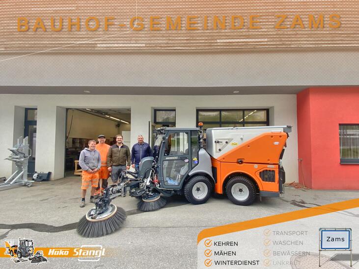 Bauhof der Gemeinde Zams übernimmt neuen Geräteträger von Stangl zum Kehren, Mähen und für den Winterdienst