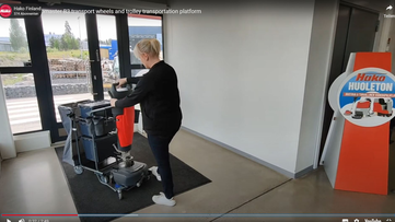 Vorschaubild zum Video Mira 40 Bodenreinigungsmaschine von Stangl Transport auf Trolley und Reinigung von Büros und WC-Anlagen.