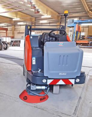Aufsitz-Kehrmaschine Hako Sweepmaster 1500-RH für sehr große Betriebsflächen
