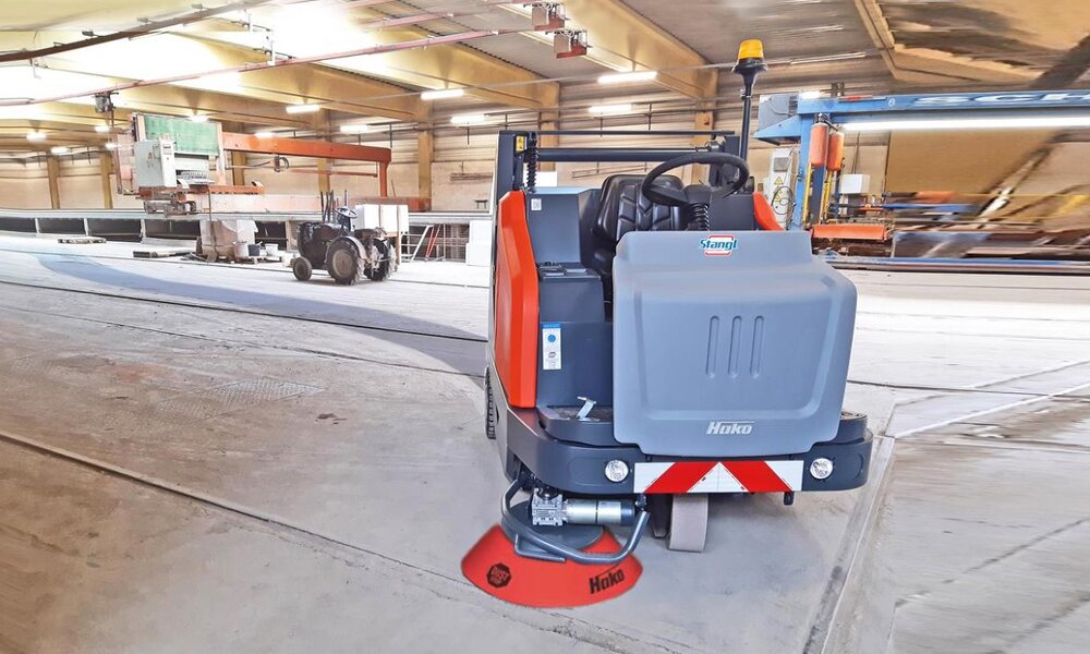 Aufsitz-Kehrmaschine Hako Sweepmaster 1500-RH für sehr große Betriebsflächen