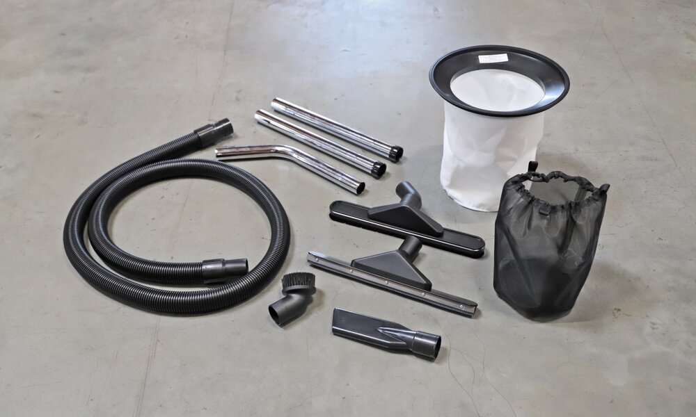 Zubehör des StasVac Nass-Trockensauger von Stangl wie Saugschlauch, Pinseldüse, Fugendüse, Wassersaugdüse, Filter