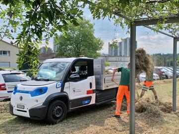 Die Pritsche des E-Nutzfahrzeugs Goupil G6 bietet viel Raum für Grünschnitt, Material oder Werkzeug | © Goupil