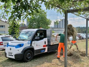Die Pritsche des E-Nutzfahrzeugs Goupil G6 bietet viel Raum für Grünschnitt, Material oder Werkzeug | © Goupil