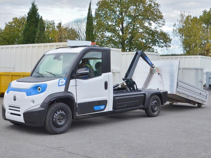 Das Aufbautenkonzept des Goupil G6 ermöglicht zahlreiche Aufbauvarianten wie den Abrollkipper. | © Goupil