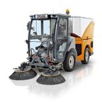 Kompaktkehrmaschine und Geräteträger für kommunale Einsätze von Stangl