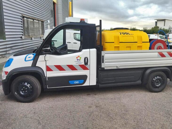 E-Transporter Goupil G6 mit Bewässerungssystem für Arbeiten in Grünanlagen | © Goupil