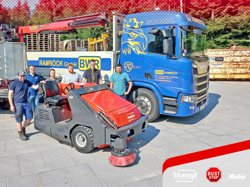 neue Industriekehrmaschine von Stangl an Ramböck übergeben