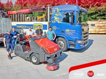 neue Industriekehrmaschine von Stangl an Ramböck übergeben