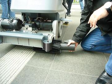 Bodenreinigungsmaschine Hako Scrubmaster B70 CL-WB von Stangl Variante mit Walzentechnik