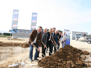 Stangl baut neues Logistik- und Werkstättenzentrum Spatenstich