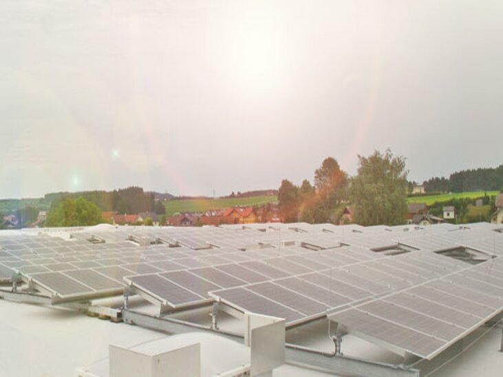 Photovoltaik bei Stangl Straßwalchen spart 50 Tonnen CO2 im Jahr