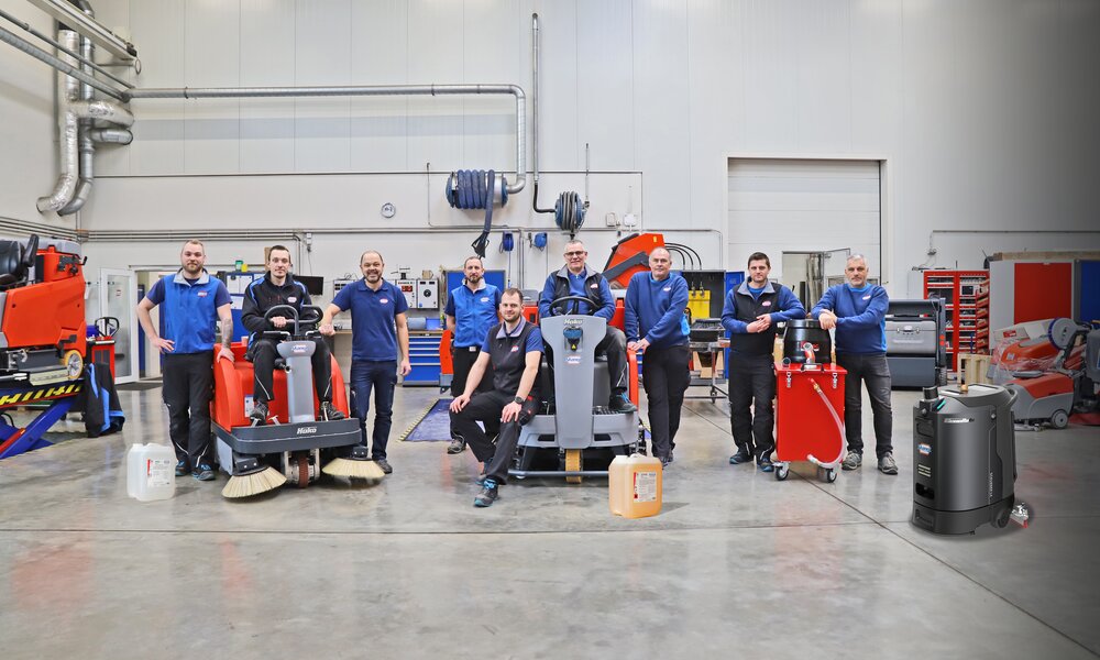 Team Stangl Vorführungen von Reinigungsmaschinen, wie Bodenreinigungsmaschinen, Industriesauger, Kehrmaschinen und Kehrsaugmaschinen